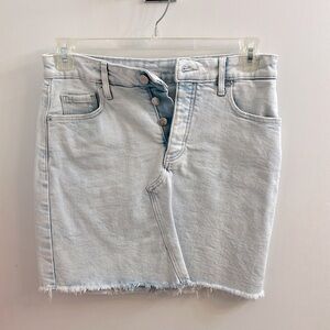 Old Navy light wash high waisted raw edge denim skirt, size 6